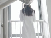 Pure girl Xiaoen white stockings in corridor exposure